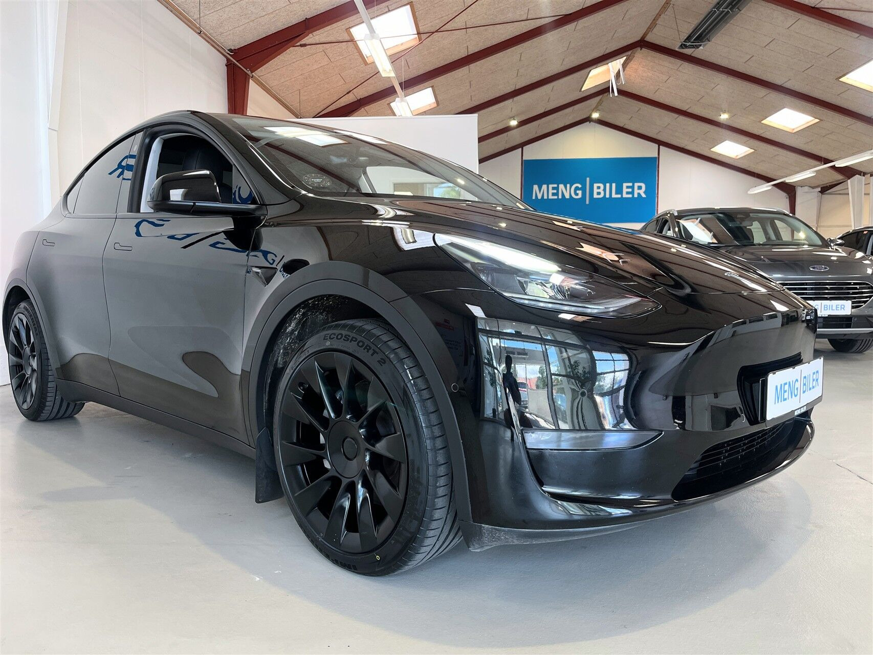 Sort Tesla Model Y fra 2022