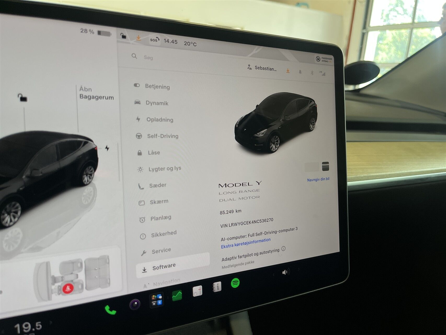 Sort Tesla Model Y fra 2022