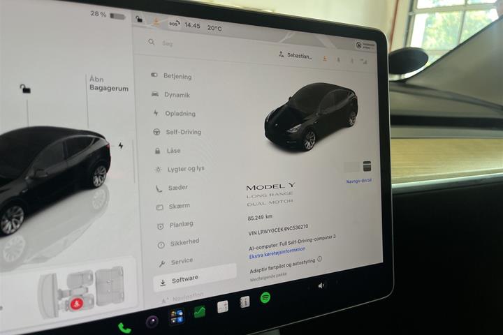 Sort Tesla Model Y fra 2022