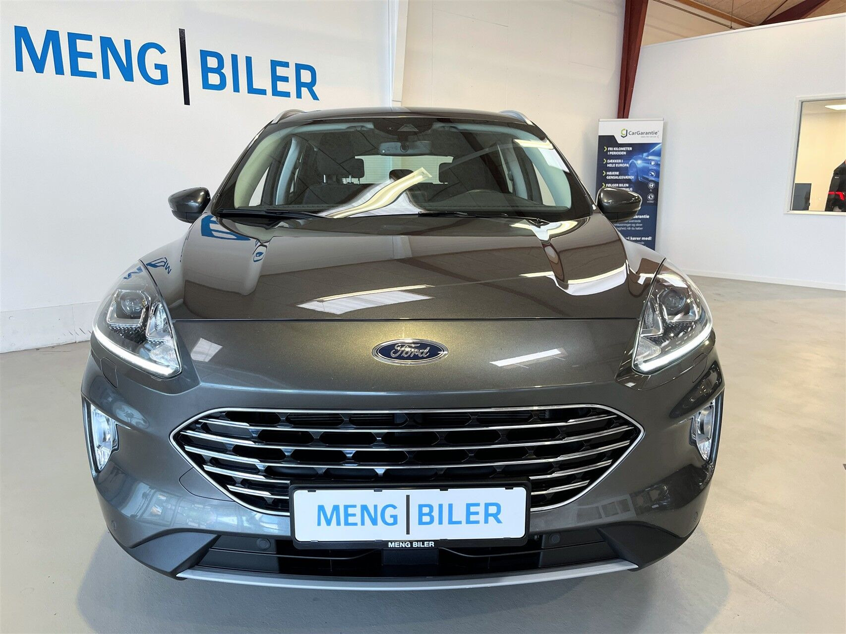Grå Ford Kuga fra 2021