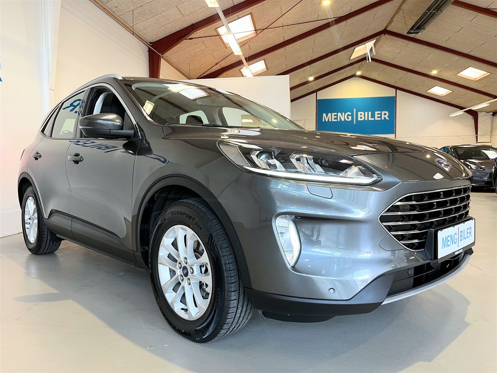 Grå Ford Kuga fra 2021