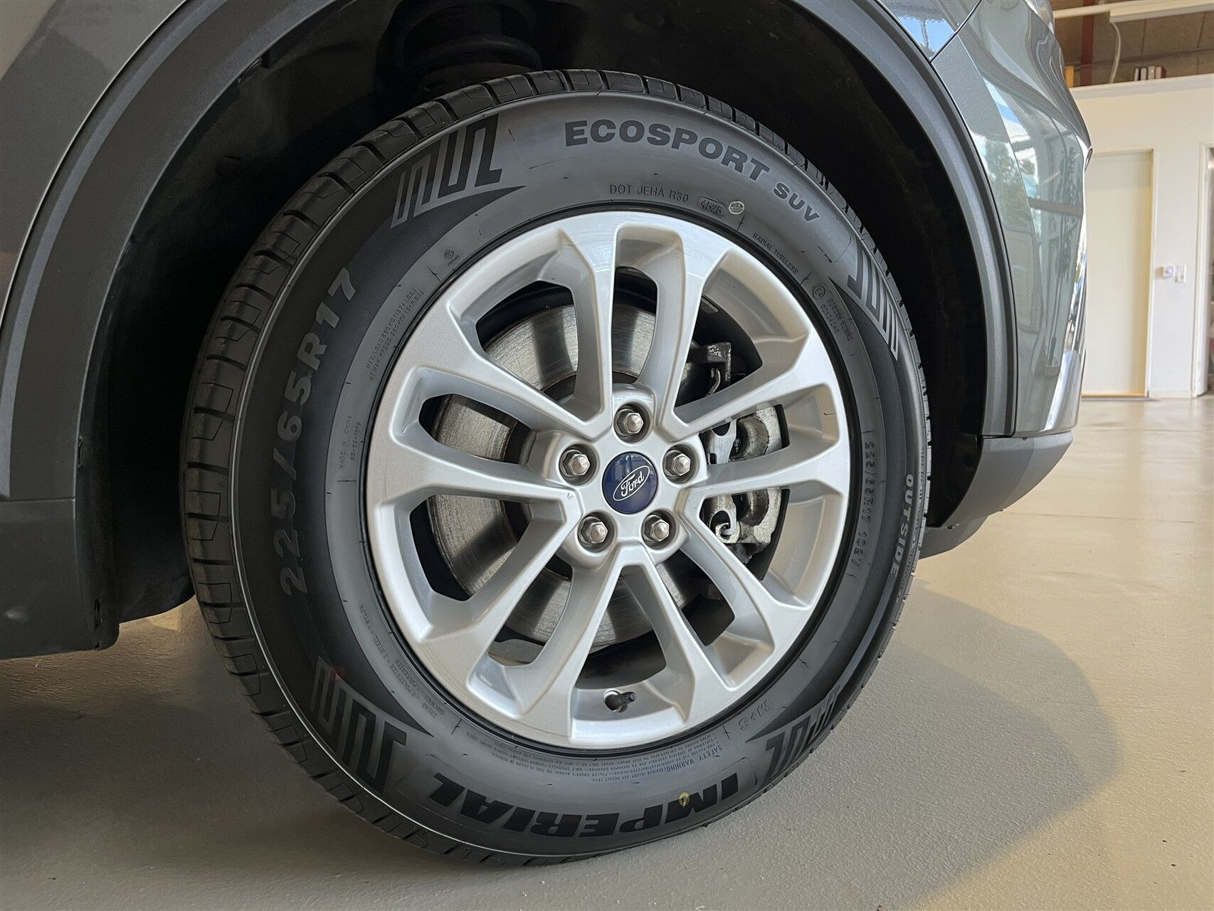 Grå Ford Kuga fra 2021