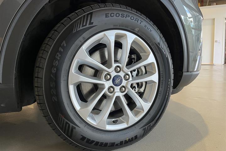 Grå Ford Kuga fra 2021