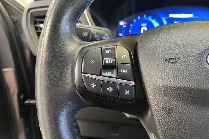Grå Ford Kuga fra 2021