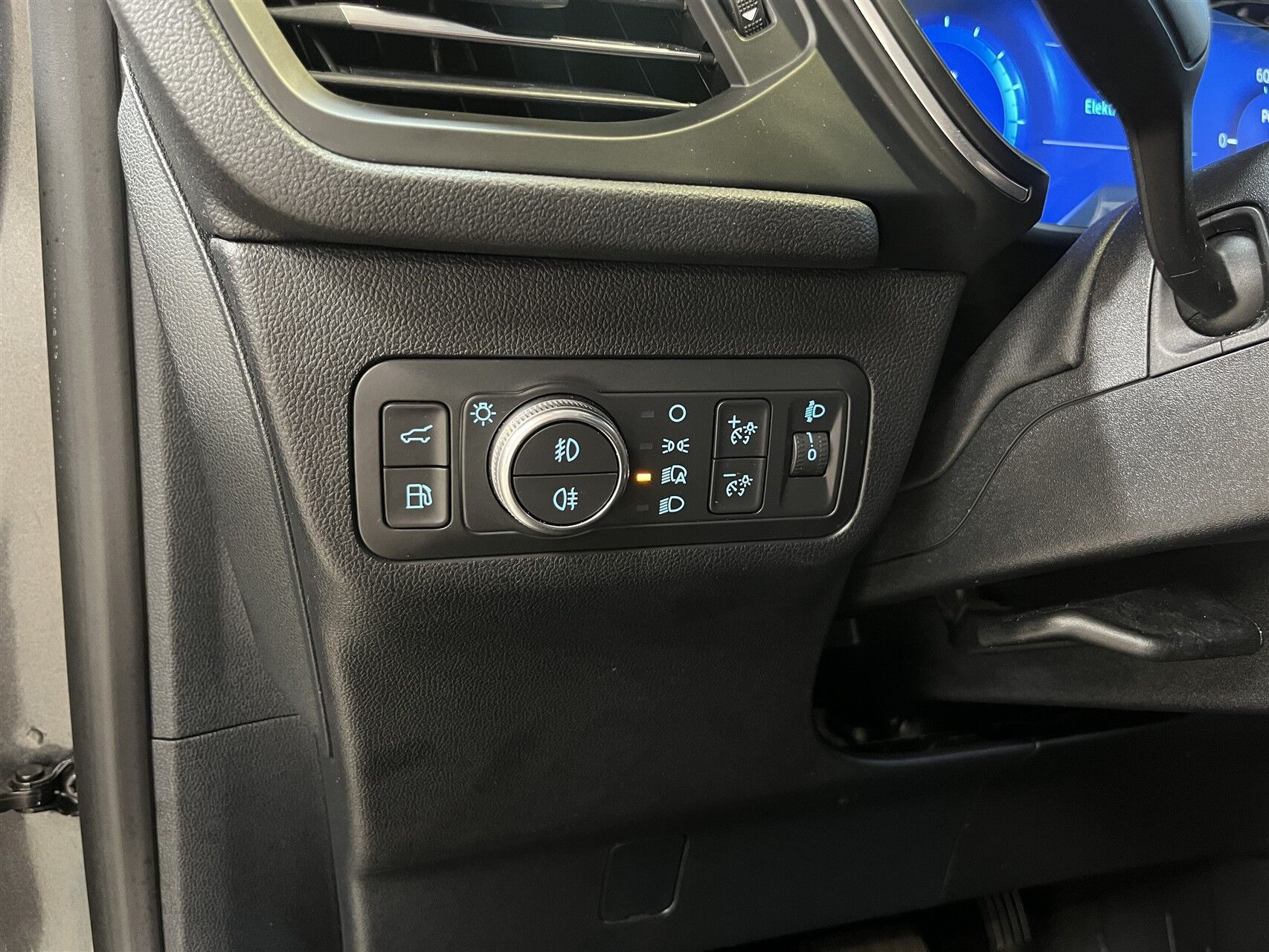 Grå Ford Kuga fra 2021