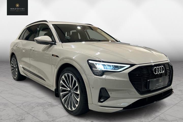 Beige Audi e-tron fra 2019