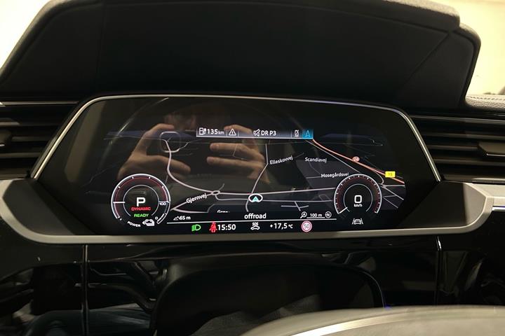 Beige Audi e-tron fra 2019