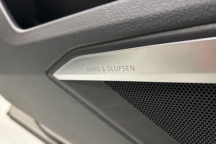 Beige Audi e-tron fra 2019