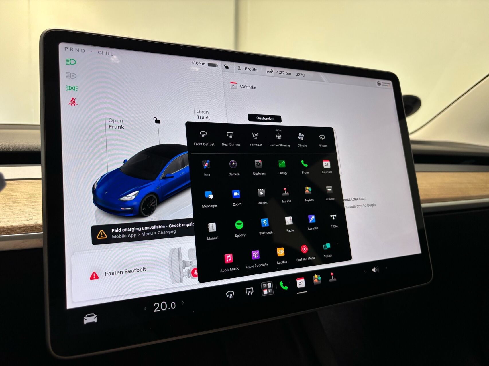 Blå Tesla Model 3 fra 2022