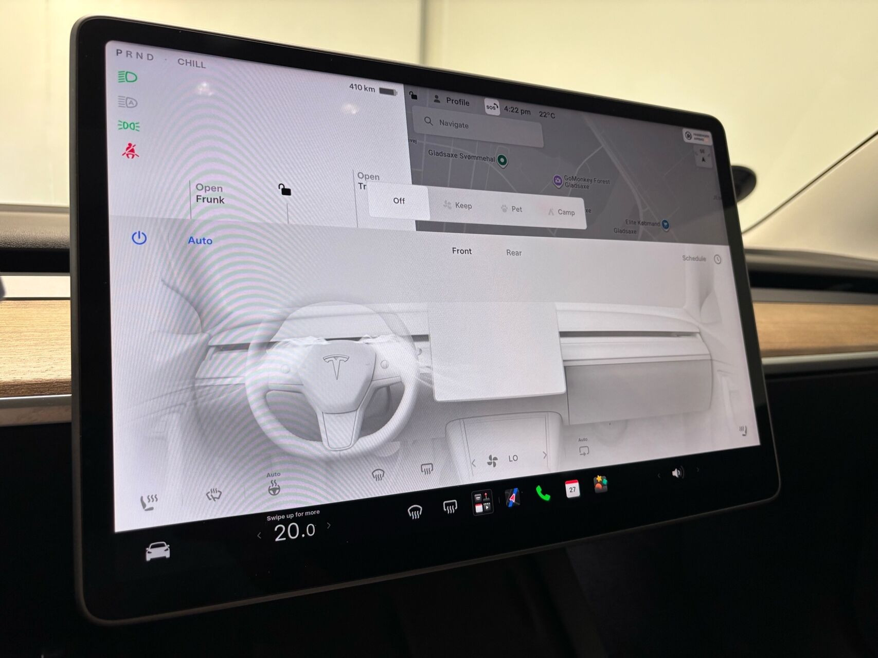 Blå Tesla Model 3 fra 2022