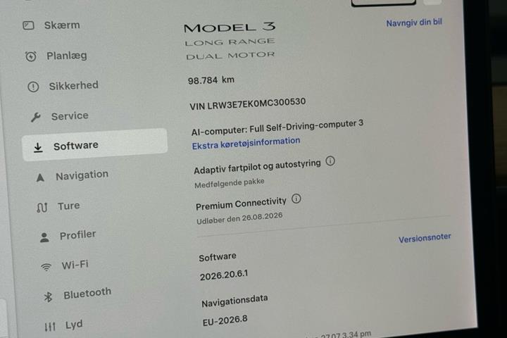 Hvid Tesla Model 3 fra 2021