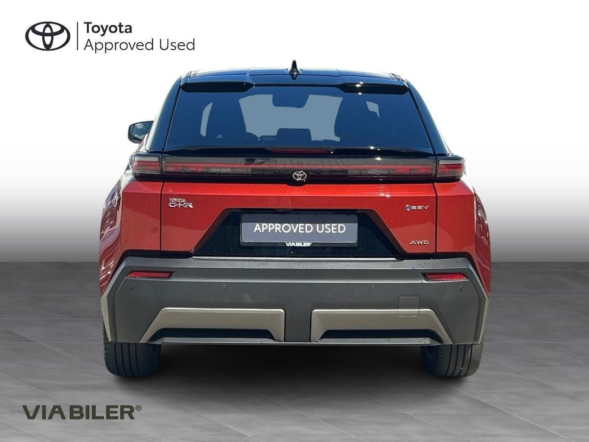 Blå Toyota C-HR+ fra 2026