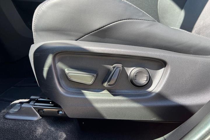 Blå Toyota C-HR+ fra 2026