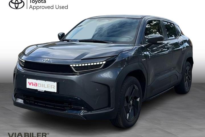Grå Toyota Urban Cruiser fra 2025 set udefra