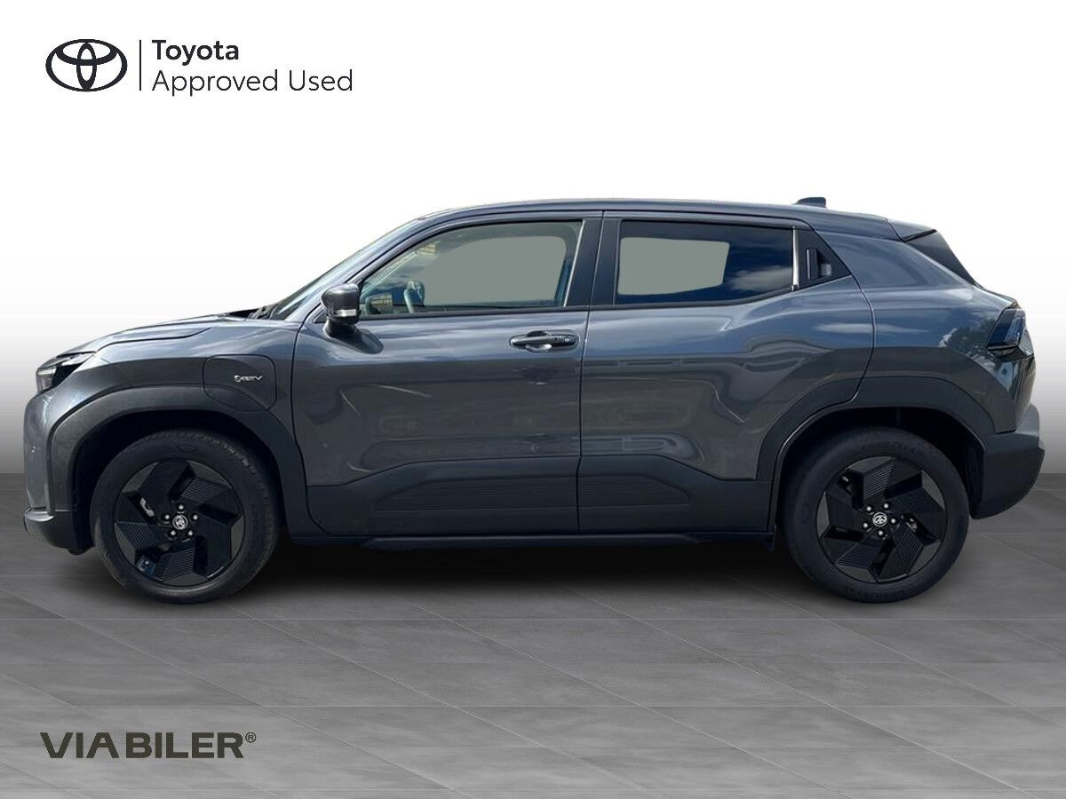 Grå Toyota Urban Cruiser fra 2025