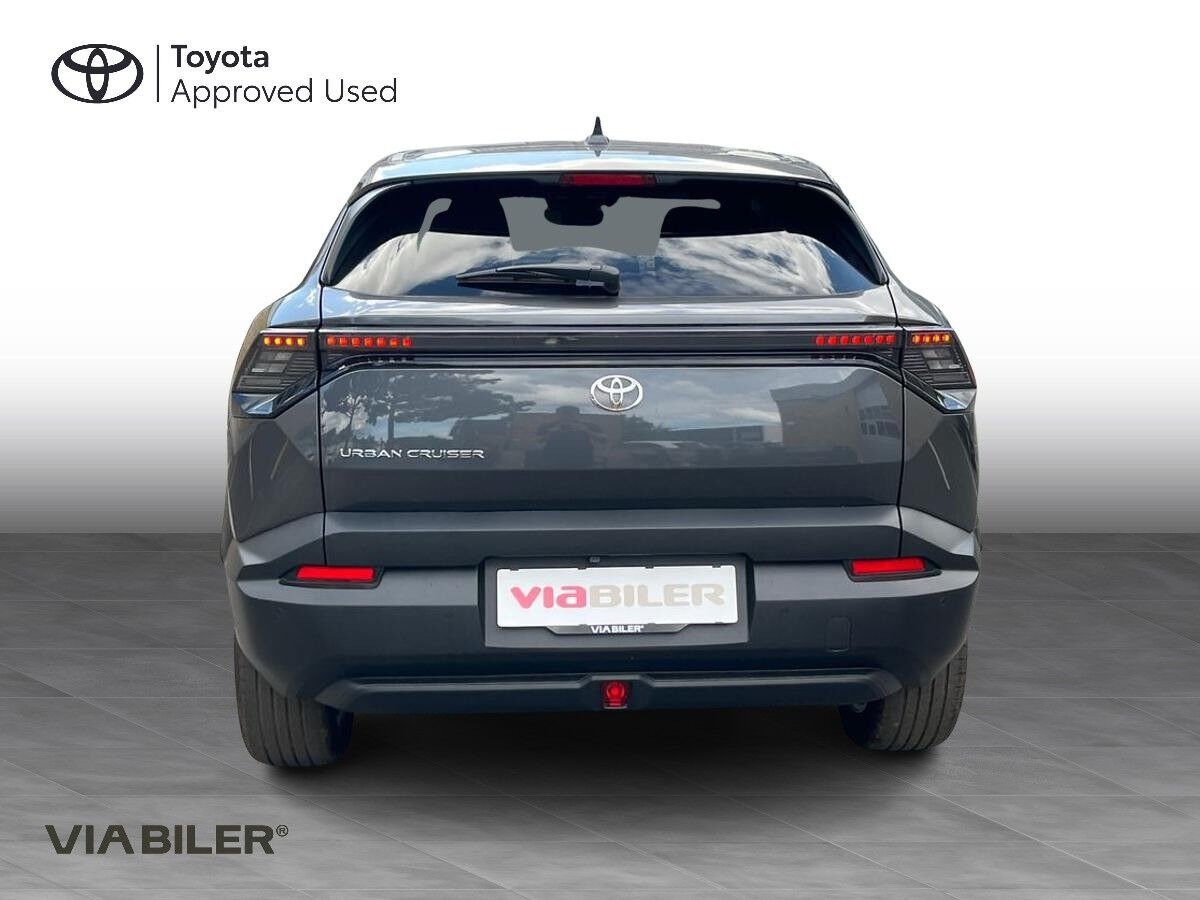 Grå Toyota Urban Cruiser fra 2025