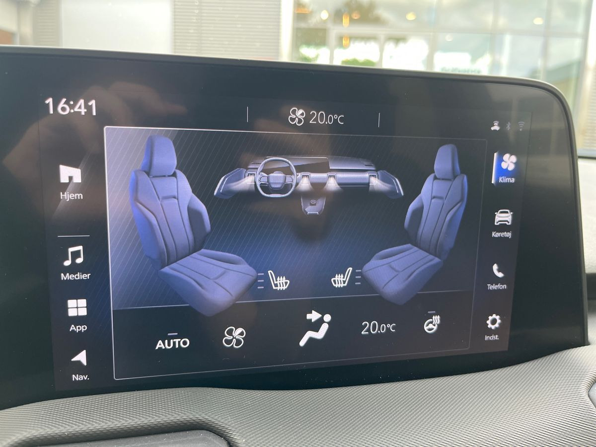 Grå Toyota Urban Cruiser fra 2025