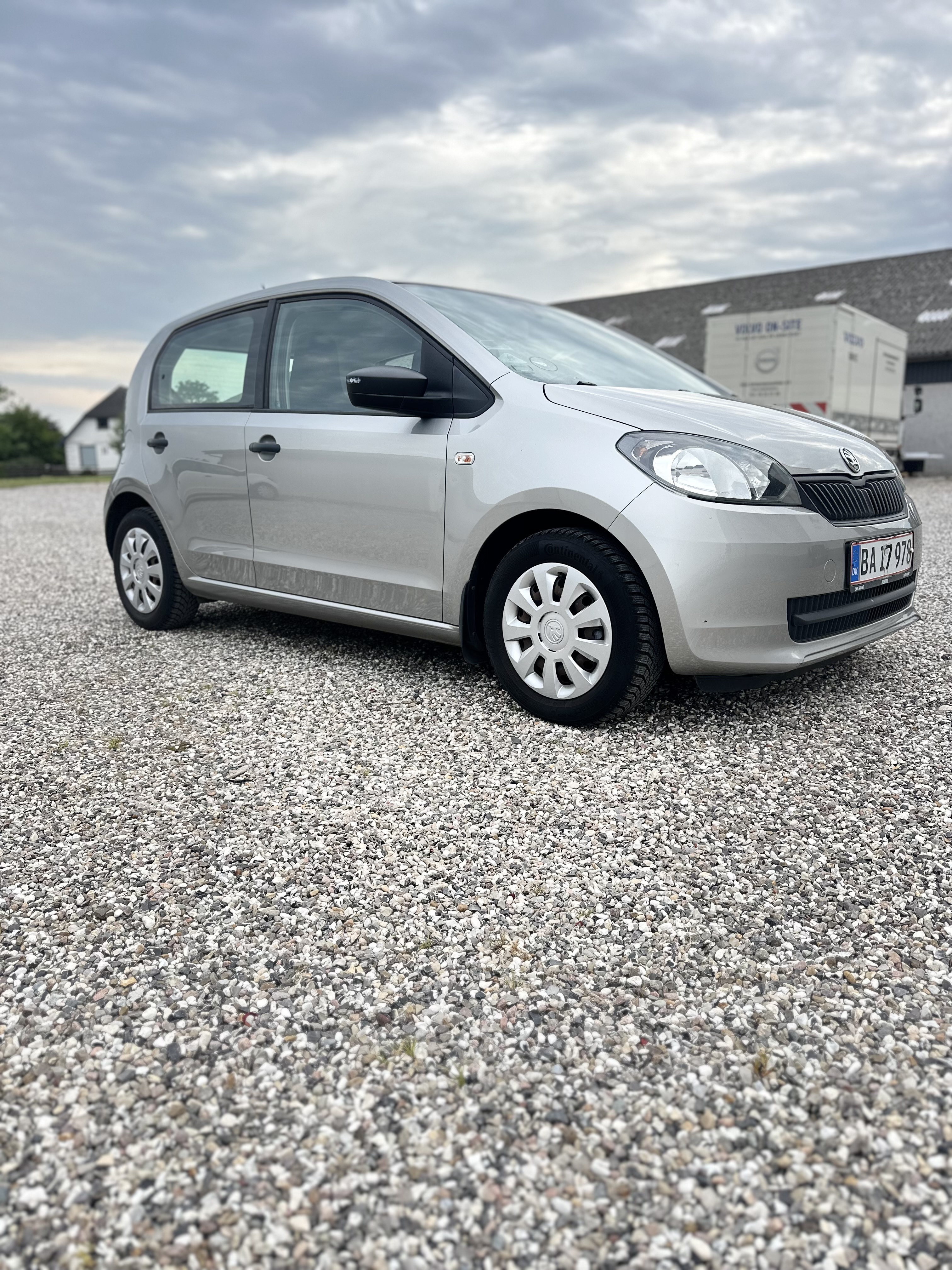Grå Skoda Citigo fra 2016