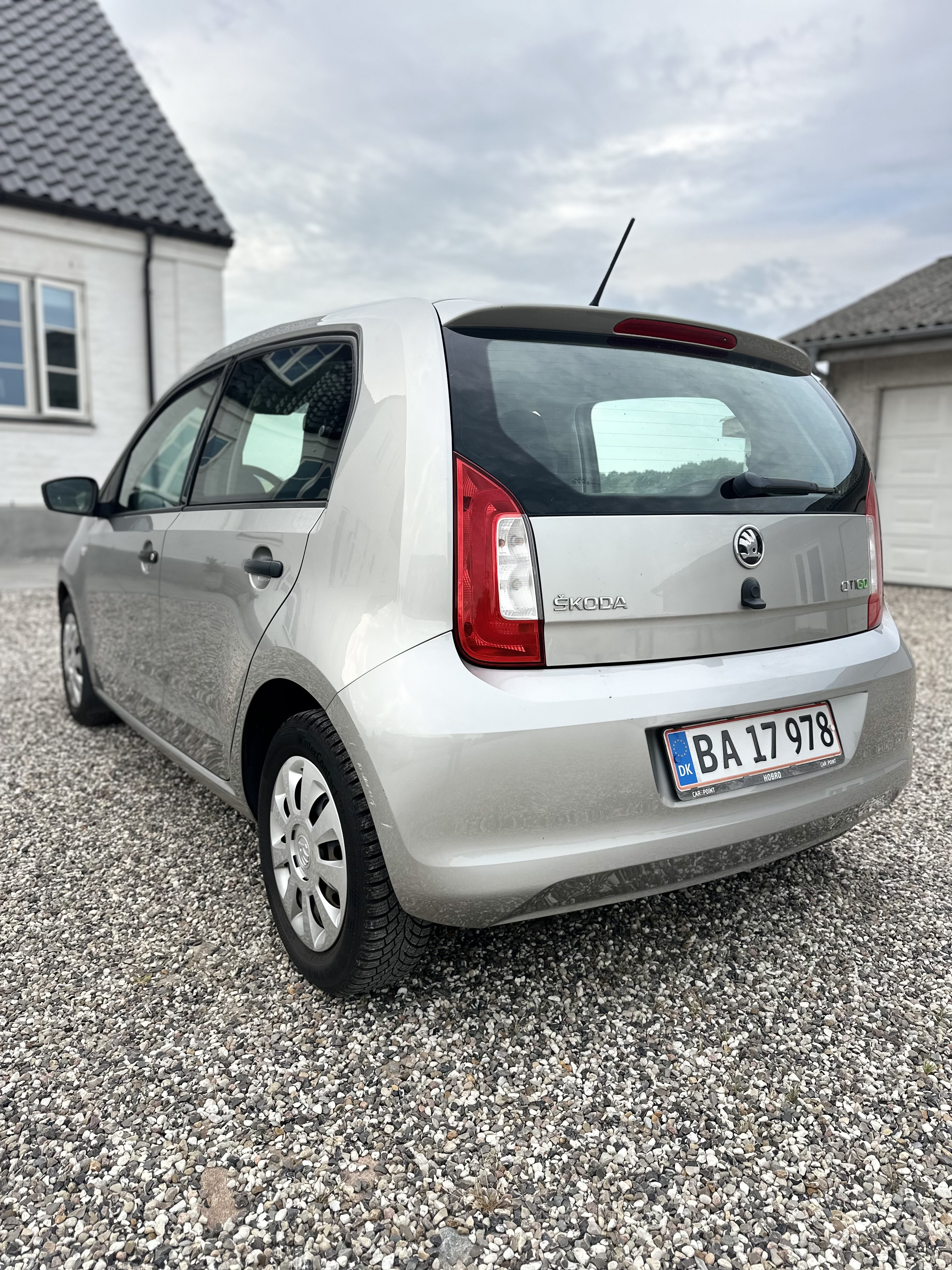 Grå Skoda Citigo fra 2016
