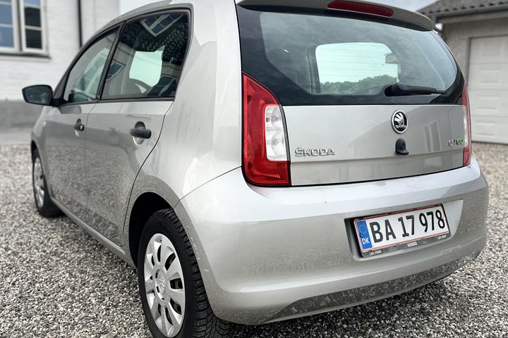 Grå Skoda Citigo fra 2016