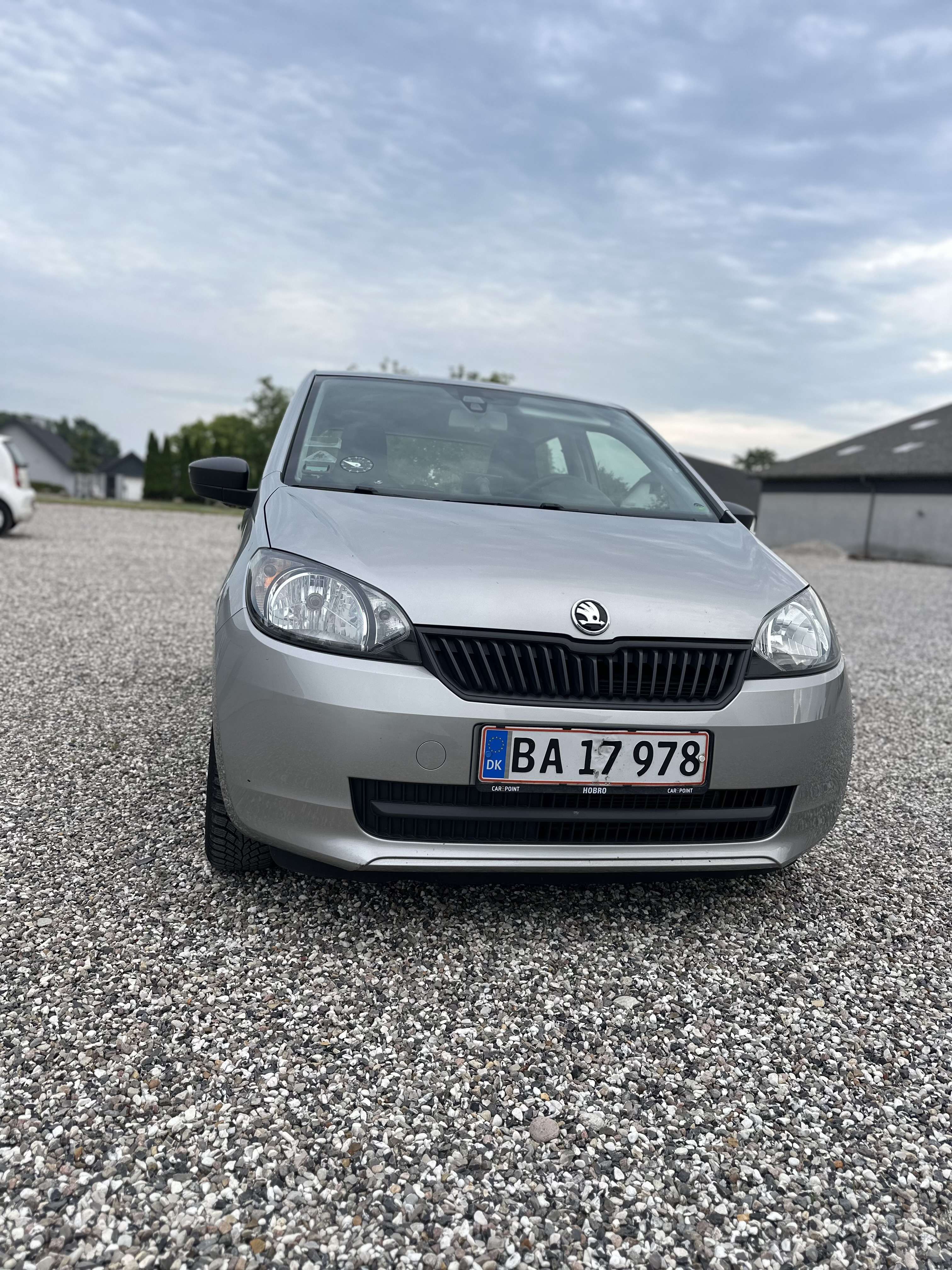 Grå Skoda Citigo fra 2016