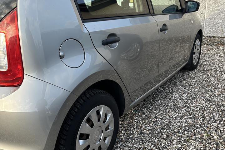 Grå Skoda Citigo fra 2016