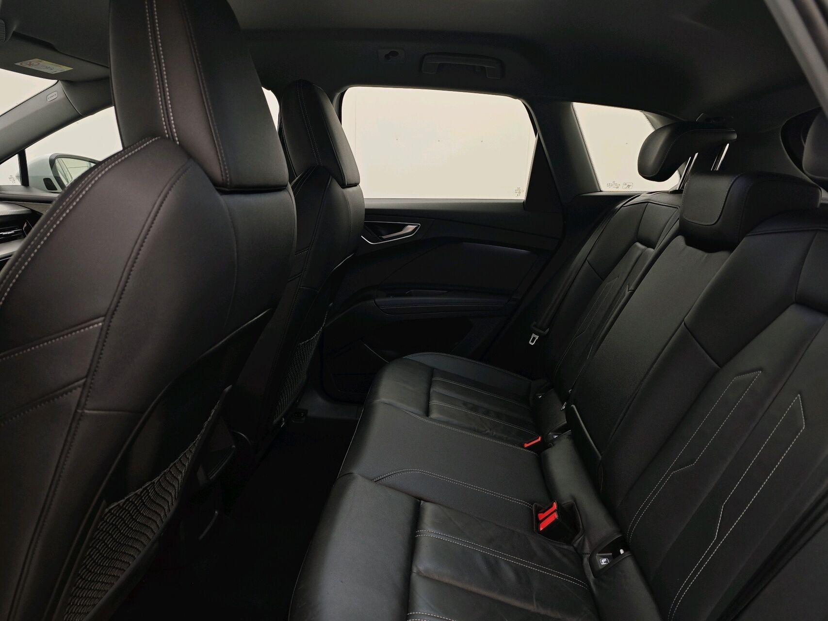 Hvid Audi Q4 fra 2023
