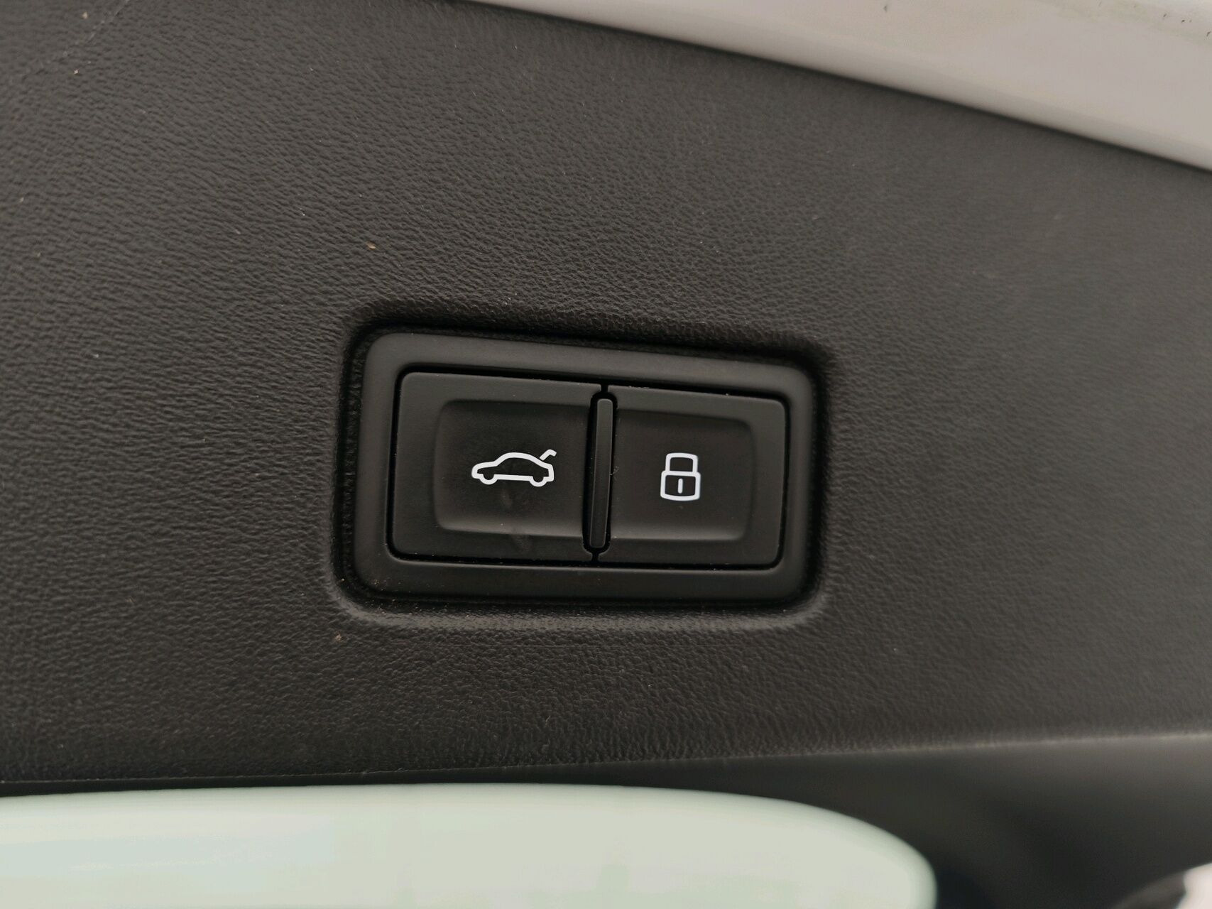 Hvid Audi Q4 fra 2023