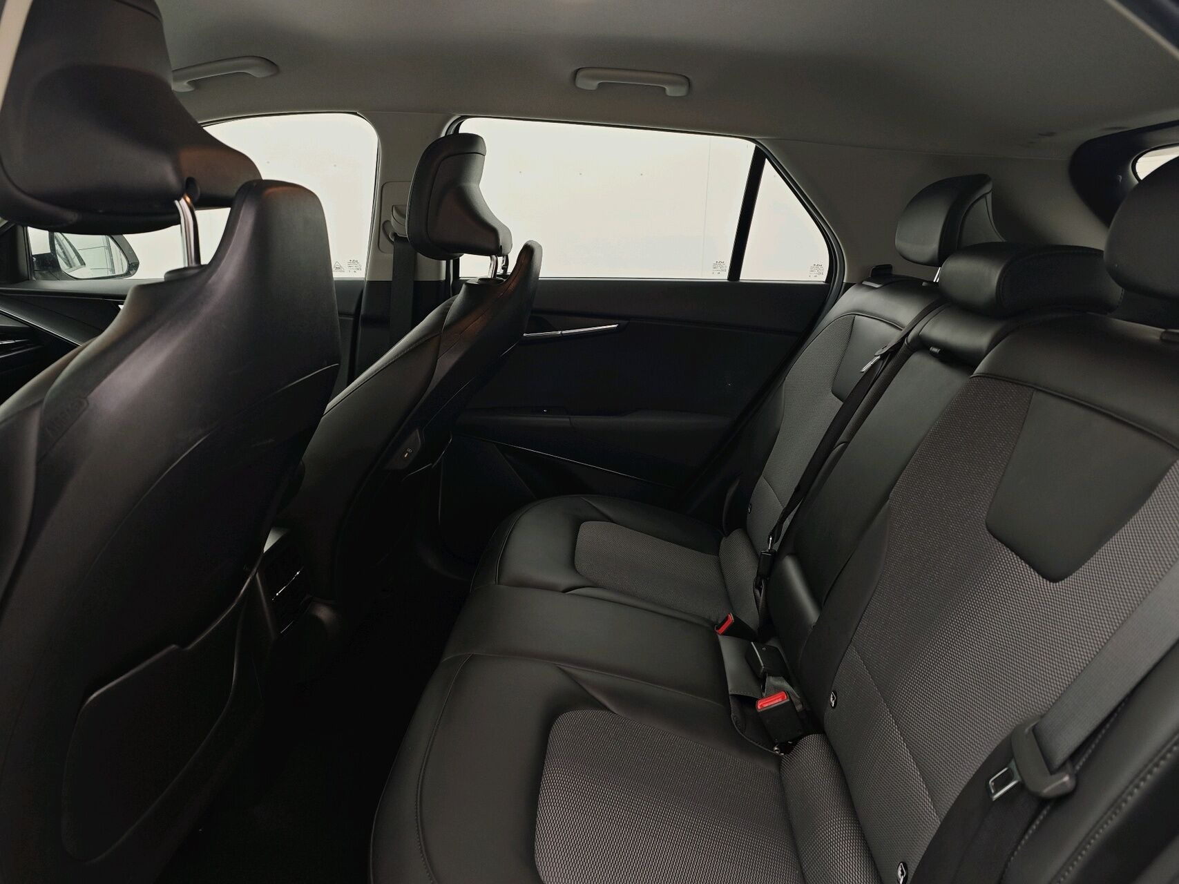 Hvid Kia Niro EV fra 2024