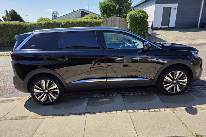 Sort Peugeot 5008 fra 2020
