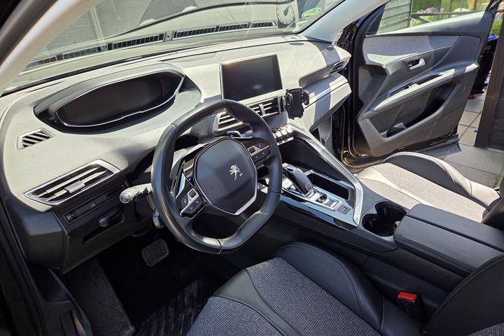 Sort Peugeot 5008 fra 2020
