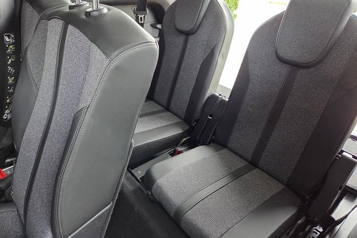 Sort Peugeot 5008 fra 2020