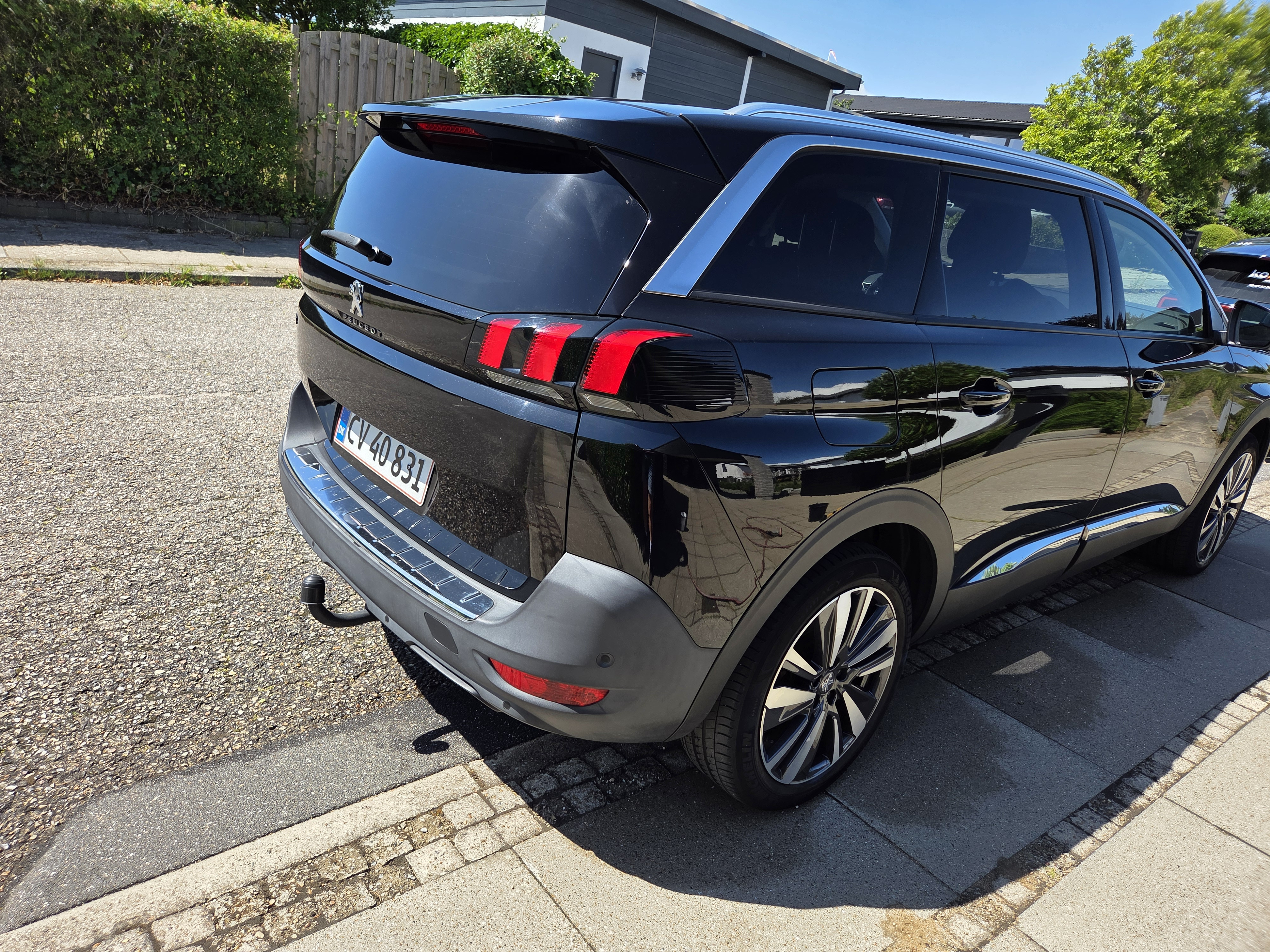 Sort Peugeot 5008 fra 2020