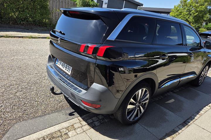 Sort Peugeot 5008 fra 2020