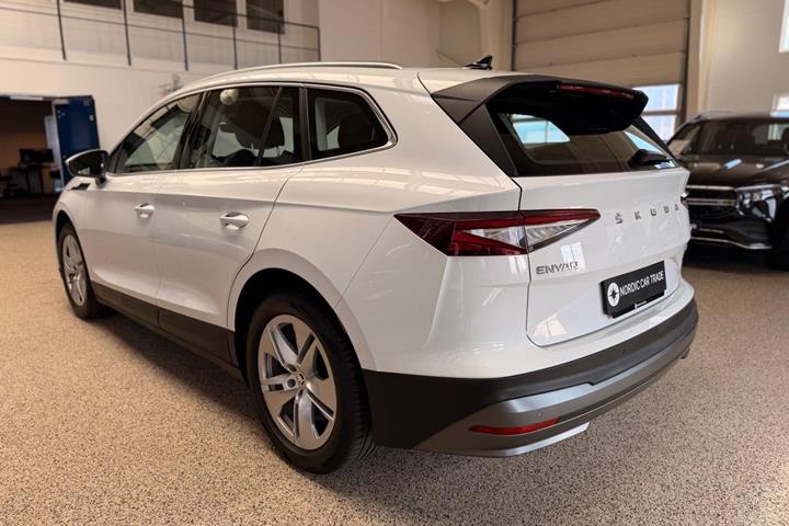 Hvid Skoda Enyaq fra 2022