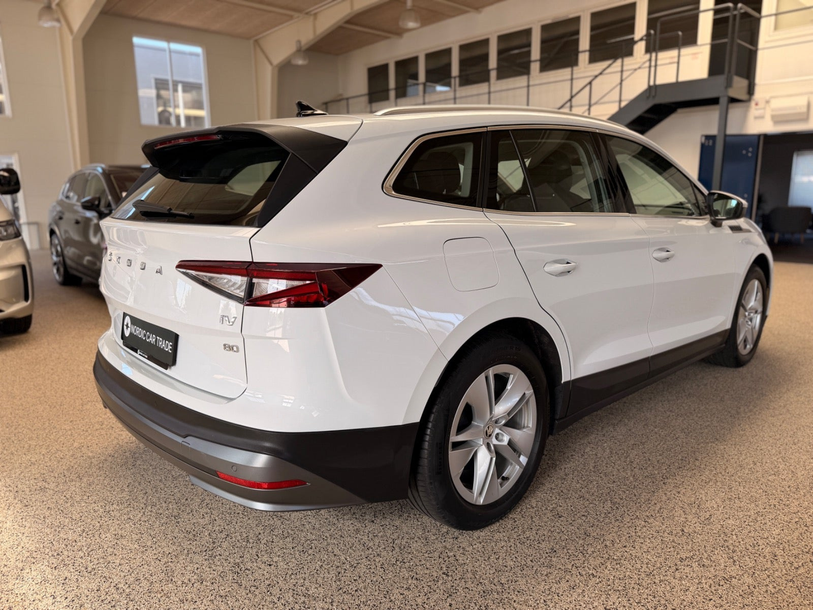 Hvid Skoda Enyaq fra 2022