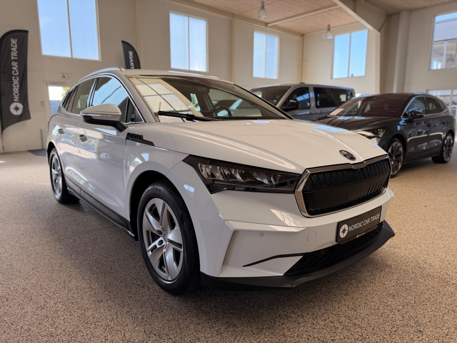 Hvid Skoda Enyaq fra 2022