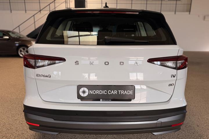 Hvid Skoda Enyaq fra 2022