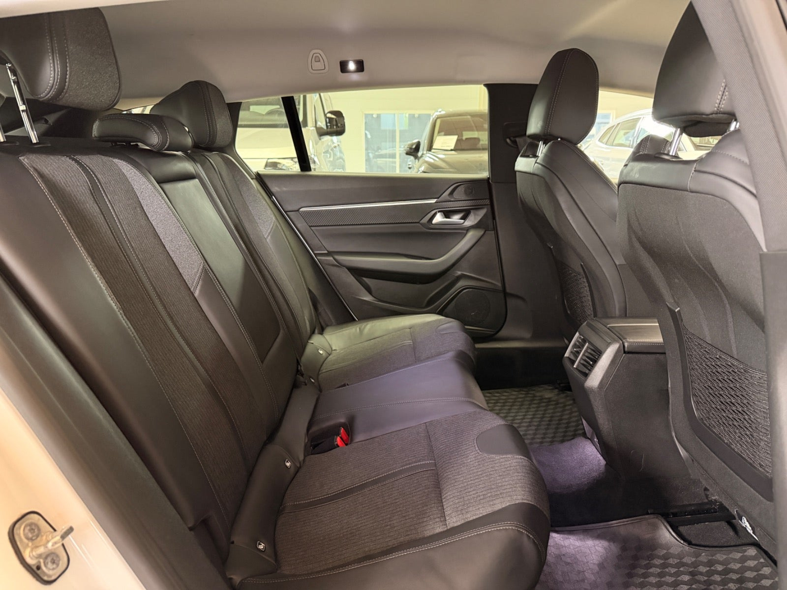 Hvid Peugeot 508 fra 2020