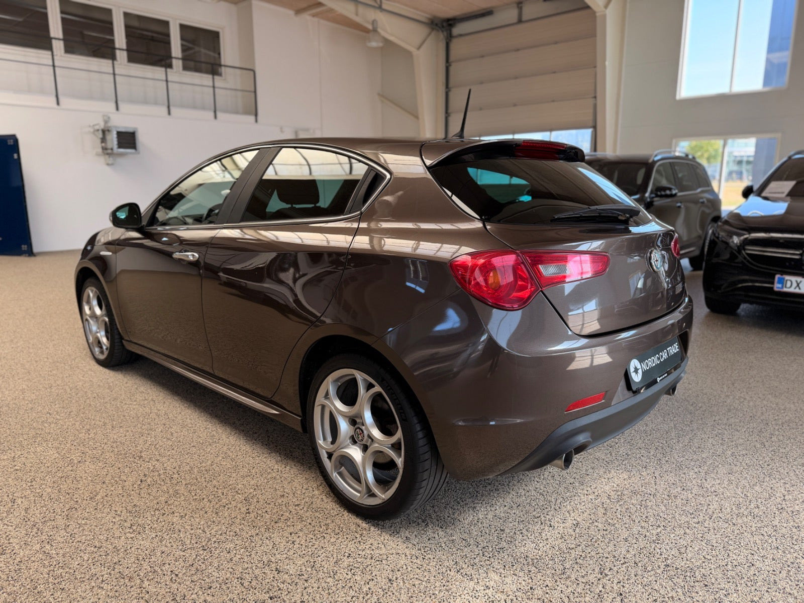 Brun Alfa Romeo Giulietta fra 2013