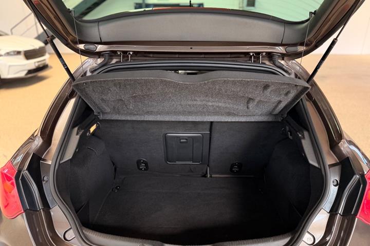 Brun Alfa Romeo Giulietta fra 2013