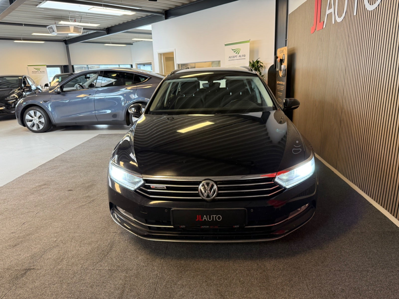 Sort VW Passat fra 2015