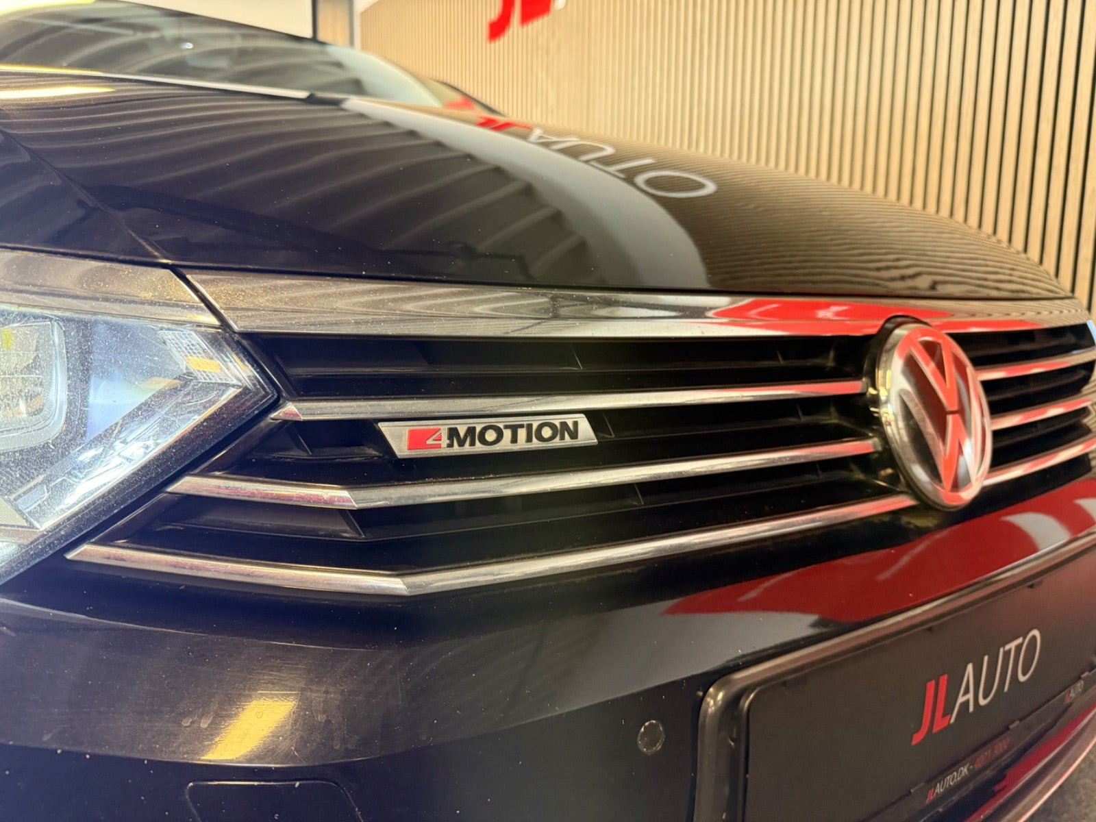 Sort VW Passat fra 2015