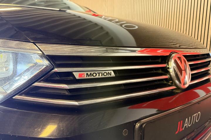 Sort VW Passat fra 2015