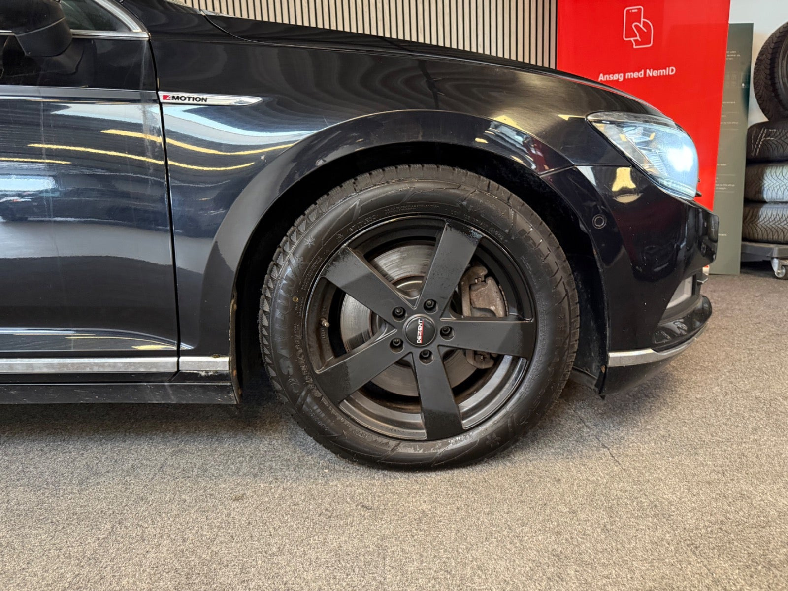 Sort VW Passat fra 2015