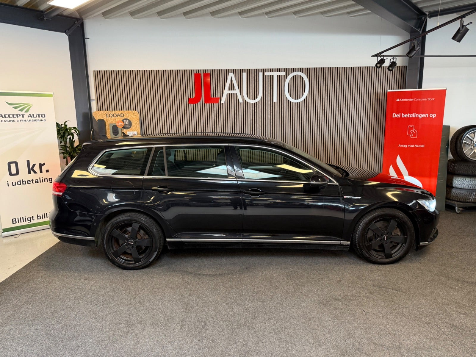 Sort VW Passat fra 2015