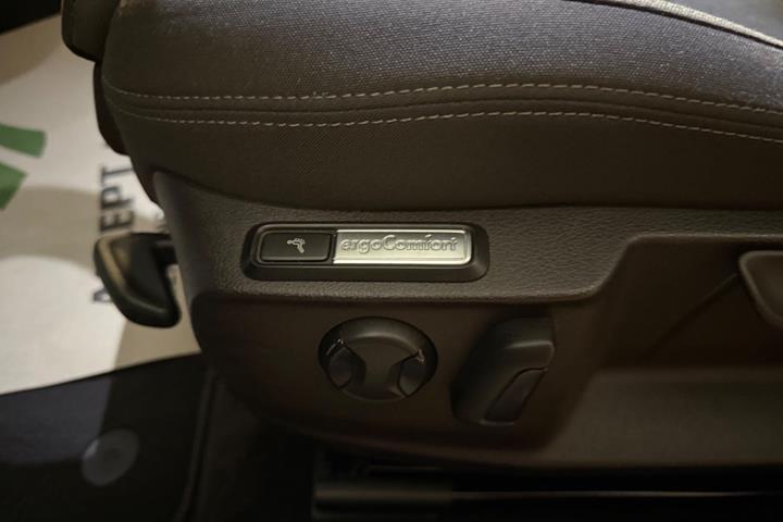 Sort VW Passat fra 2015