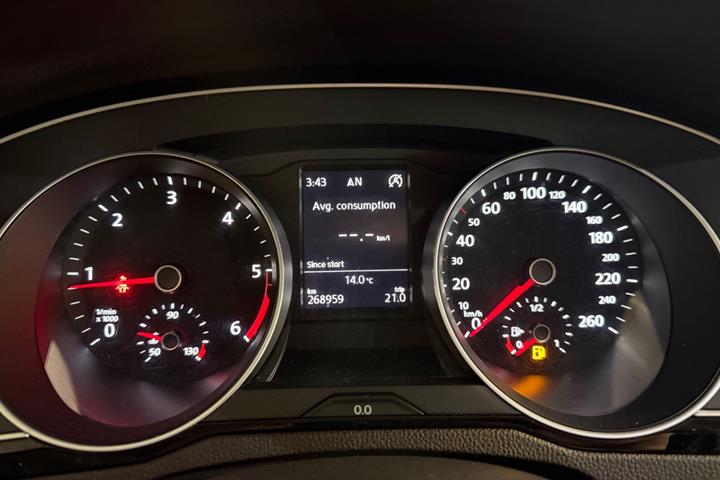 Sort VW Passat fra 2015