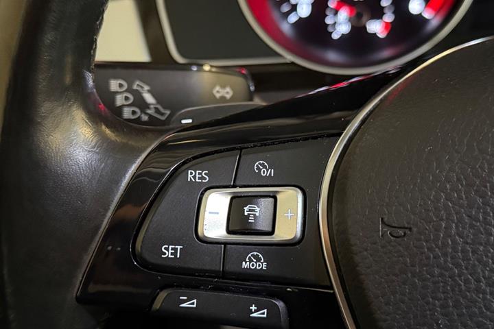 Sort VW Passat fra 2015