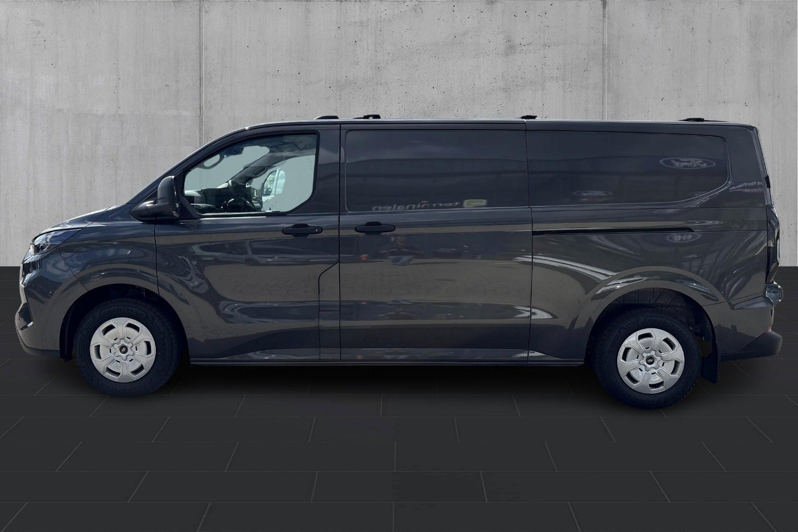 Grå Ford Transit Custom 320 L2 fra 2026
